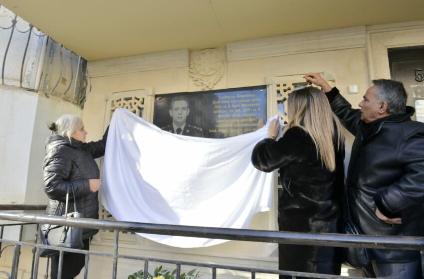  Şəhid pilot Rəşad Atakişiyevin xatirə lövhəsinin  açılışı odu – FOTO