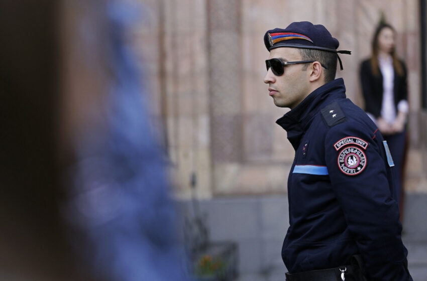  Simon Simonyanın mənzilində axtarış aparılır-Polis tərəfindən